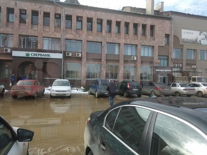 Помещения 1-го и цокольного этажей в адм. здании