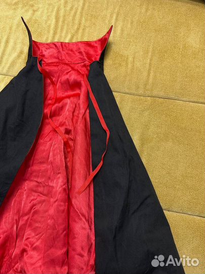 Плащ дракулы и бэтмэна