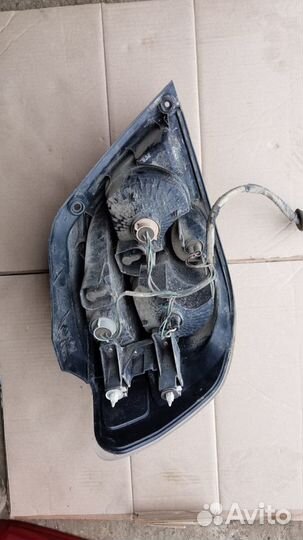 Фонарь правый Mitsubishi Outlander cu 05г