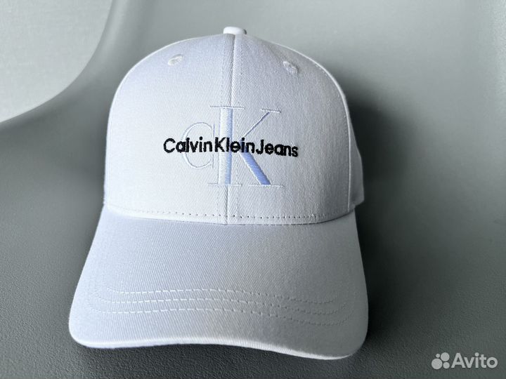 Кепка calvin klein белая