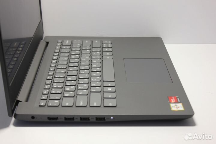 Ультрабук Lenovo с FullHD экраном и быстрым SSD
