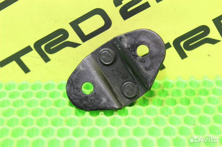 Петля замка багажника задняя Mitsubishi Delica Van