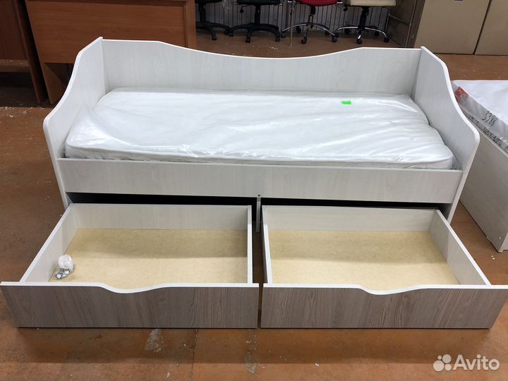 Детская кровать с матрасом новая