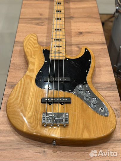 Бас-гитара Fender Jazz Bass