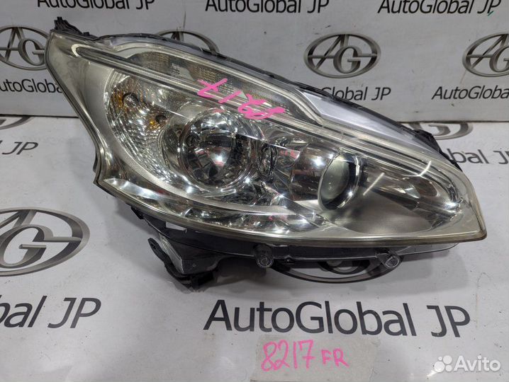 Фара правая Peugeot 208