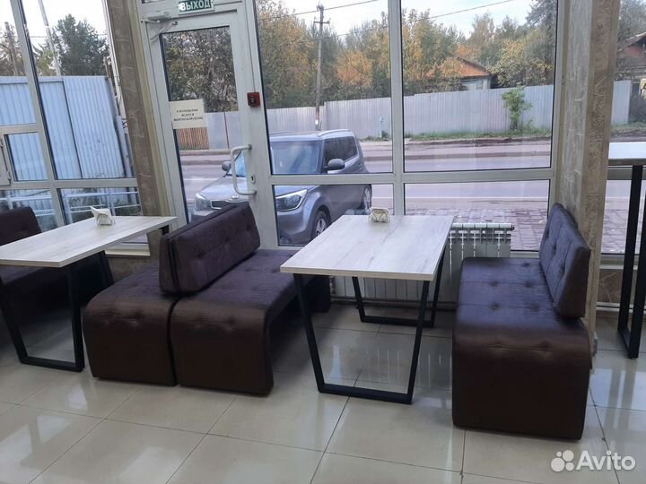 Кухонный стол и 2 скамейки