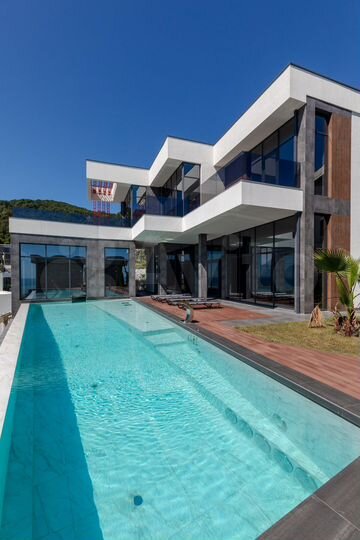 Коттедж 831 м² на участке 7 сот.