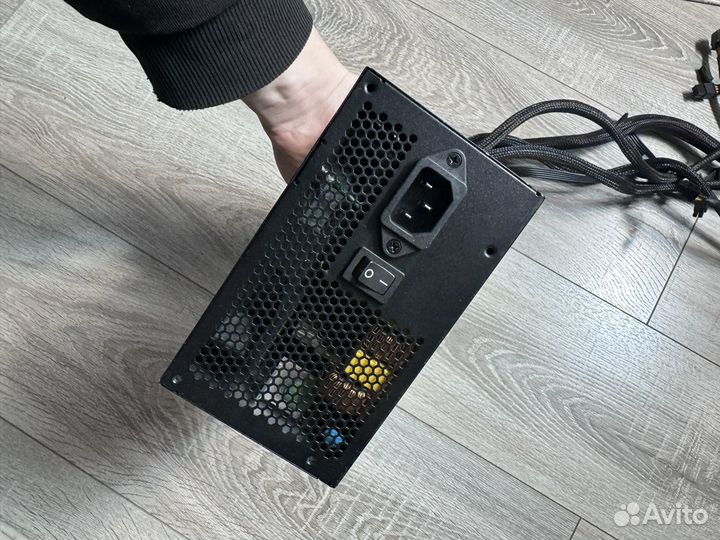 Блок питания coolermaster G750M 750W 80+ Bronze