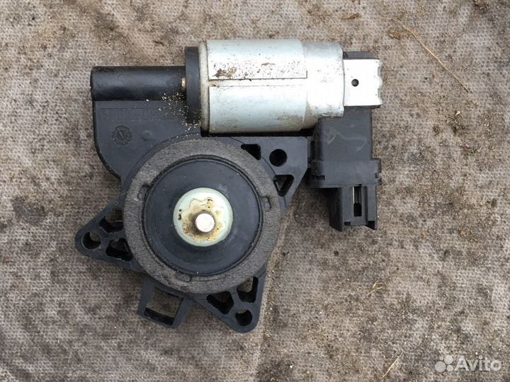 Мотор стеклоподъемника Мазда 3 BK