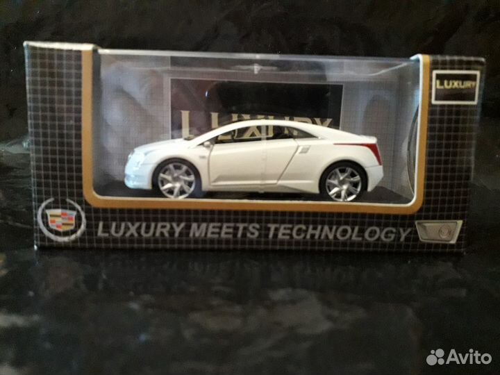 Cadillac Conver J, Luxury