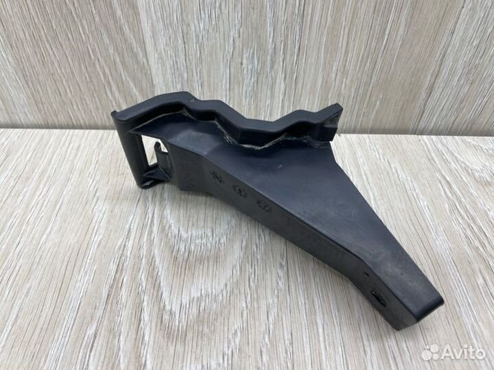 Кронштейн бампера задний левый Mercedes-Benz