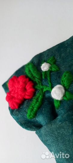 Бант на заколке с вышивкой