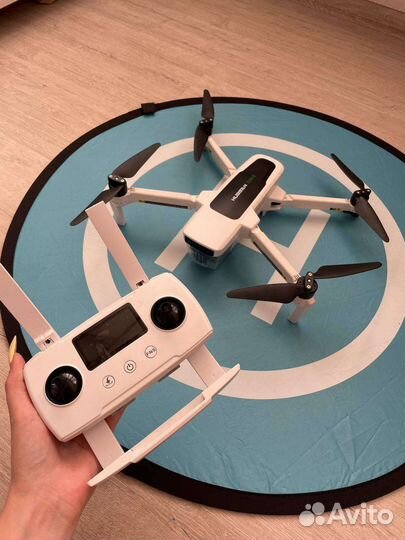 Квадрокоптер hubsan zino