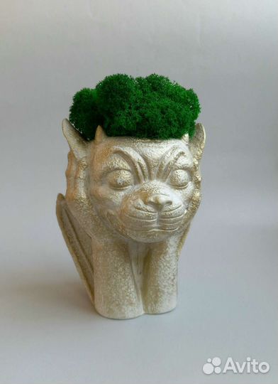 Кашпо Гаргулья со мхом