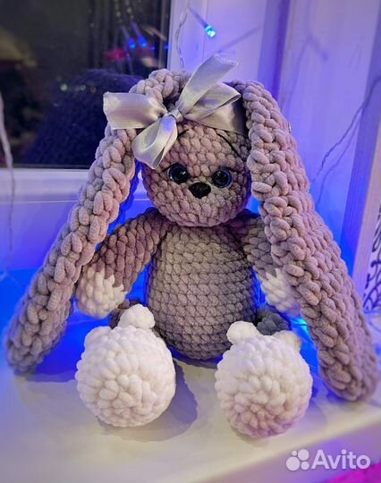 Вязаный зайка ручной работы