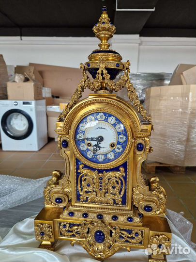 Часы каминные и канделябры (подсвечники)