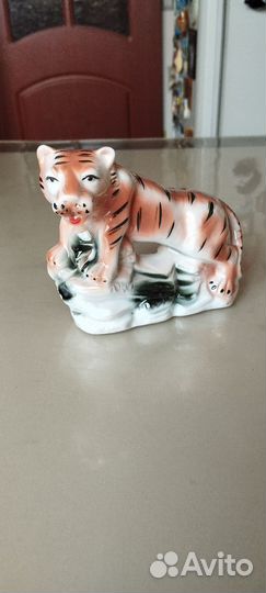 Статуэтка тигр
