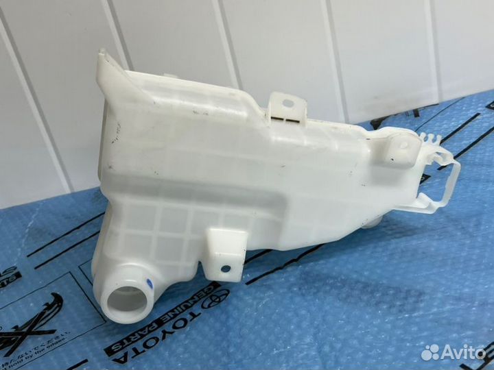 Бачок стеклоомывателя передний Toyota Hilux