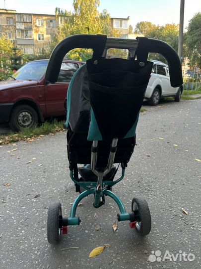 Трехколесный велосипед с ручкой