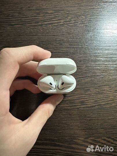 Беспроводные наушники apple airpods 1