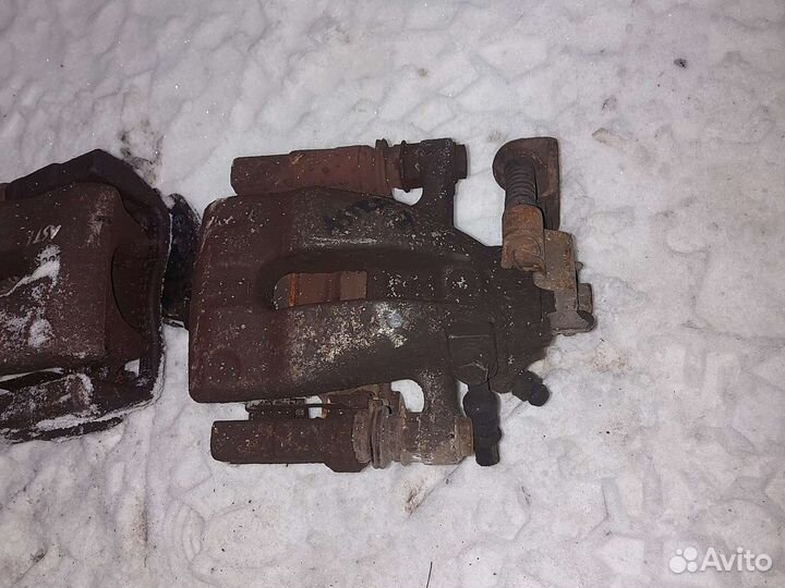 Суппорт тормозной задний Опель Астра Н