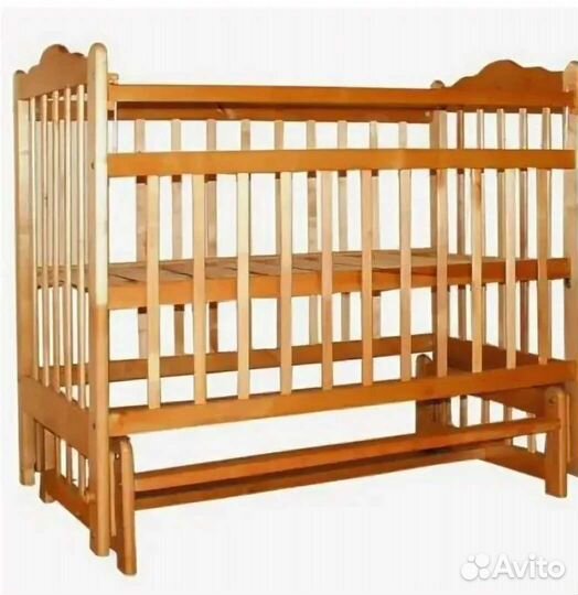 Детская кроватка с маятником