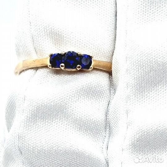 Золотое кольцо с камнем 17р