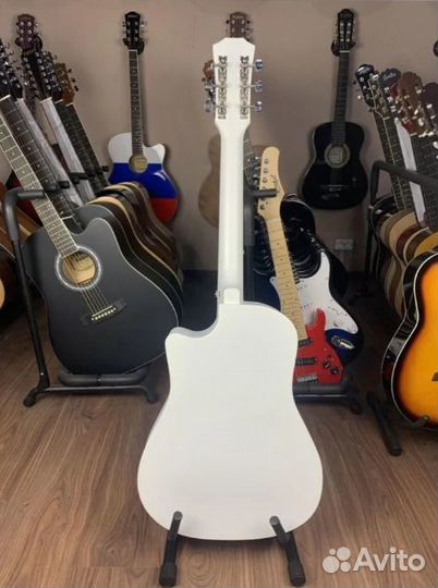 Гитара акустическая Новая