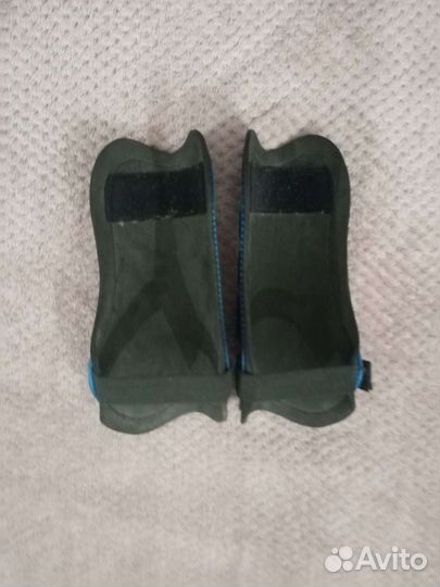 Щитки футбольные