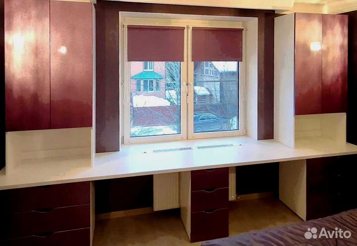 Рабочая зона в углу у окна