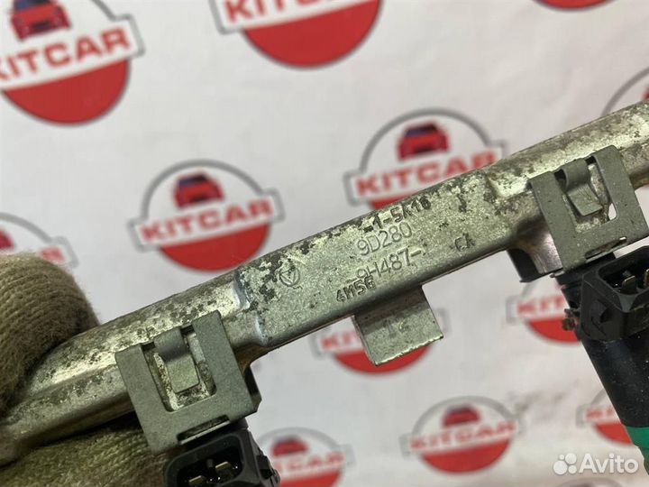 Топливная рампа с форсунками Ford Focus 2