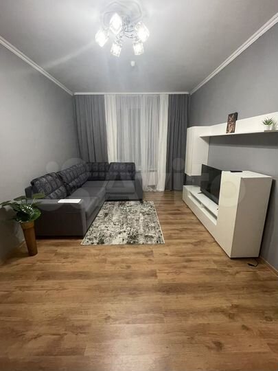 2-к. квартира, 57 м², 1/10 эт.