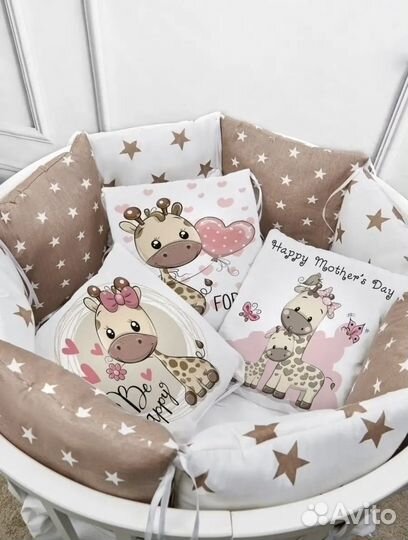 Комплект бортиков в кроватку с постельным бельем