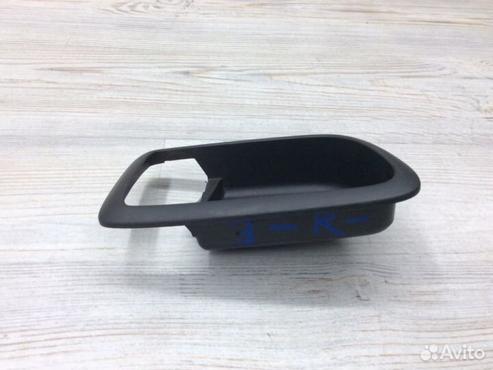 Накладка ручки внутренней задняя правая Mazda 3 BK