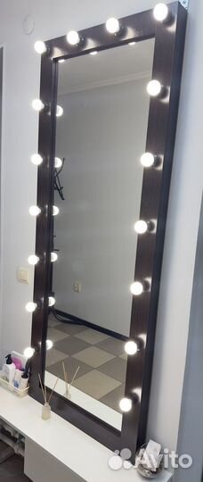 Зеркало с лампами