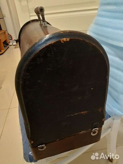 Старинная швейная машинка ручная