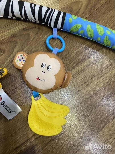 Дуга с игрушками