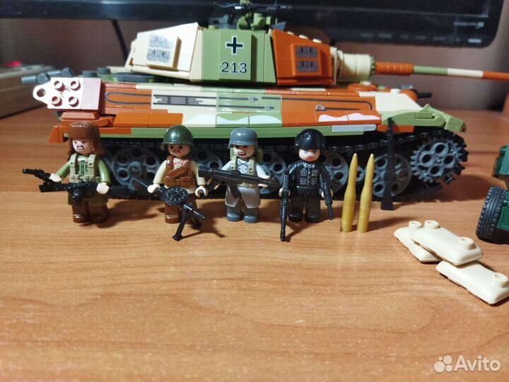 Тяжëлый танк Королевский тигр Sluban M38-B0980