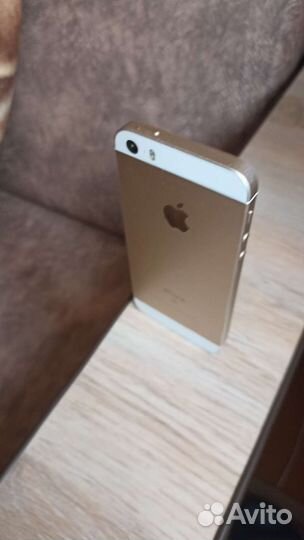 Телефон iPhone se 2016