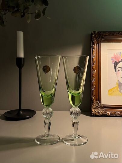 Пара новых фужеров для шампанского