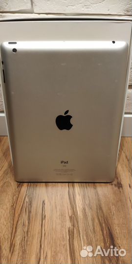 iPad 3 Wi-Fi 16 Gb A1416 + AirPods 1-го поколения