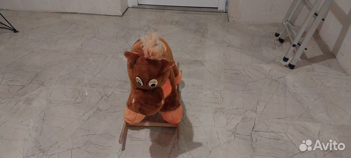Детская игрушка качалка лошадка