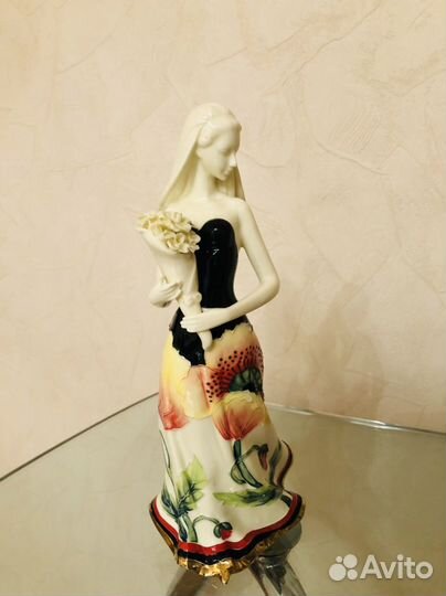 Статуэтка фарфор