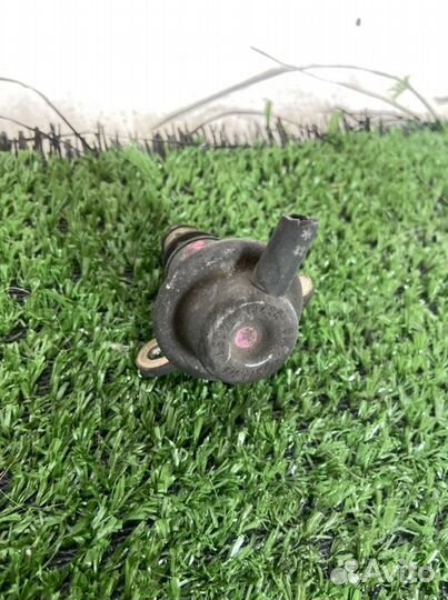 Регулятор давления топлива Toyota Nadia SXN10 3SFE