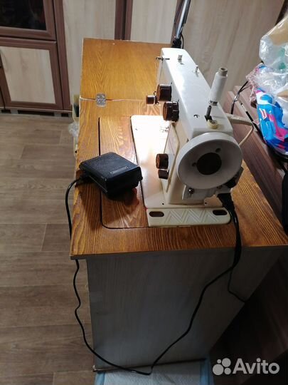 Швейная машина Чайка 142м