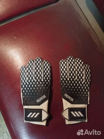Вратарские перчатки adidas predator футбольные