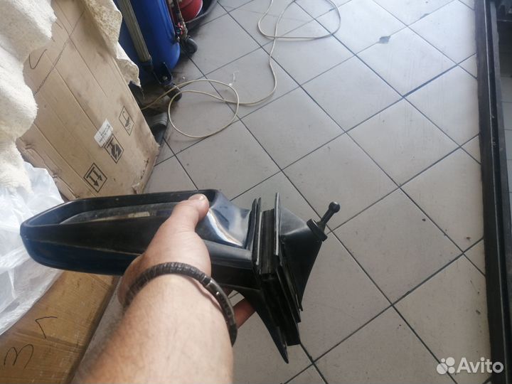 Боковое зеркало