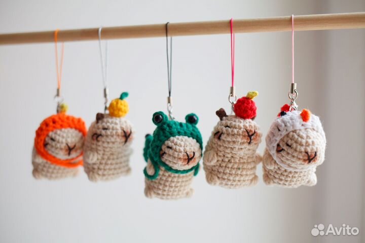 Капибара вязаная игрушка брелок