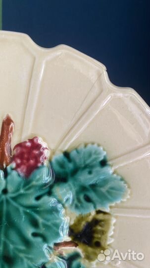 Антикварная майолика тарелка виноград