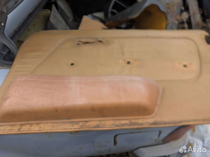 Дверные карты с ручками Мерседес 123